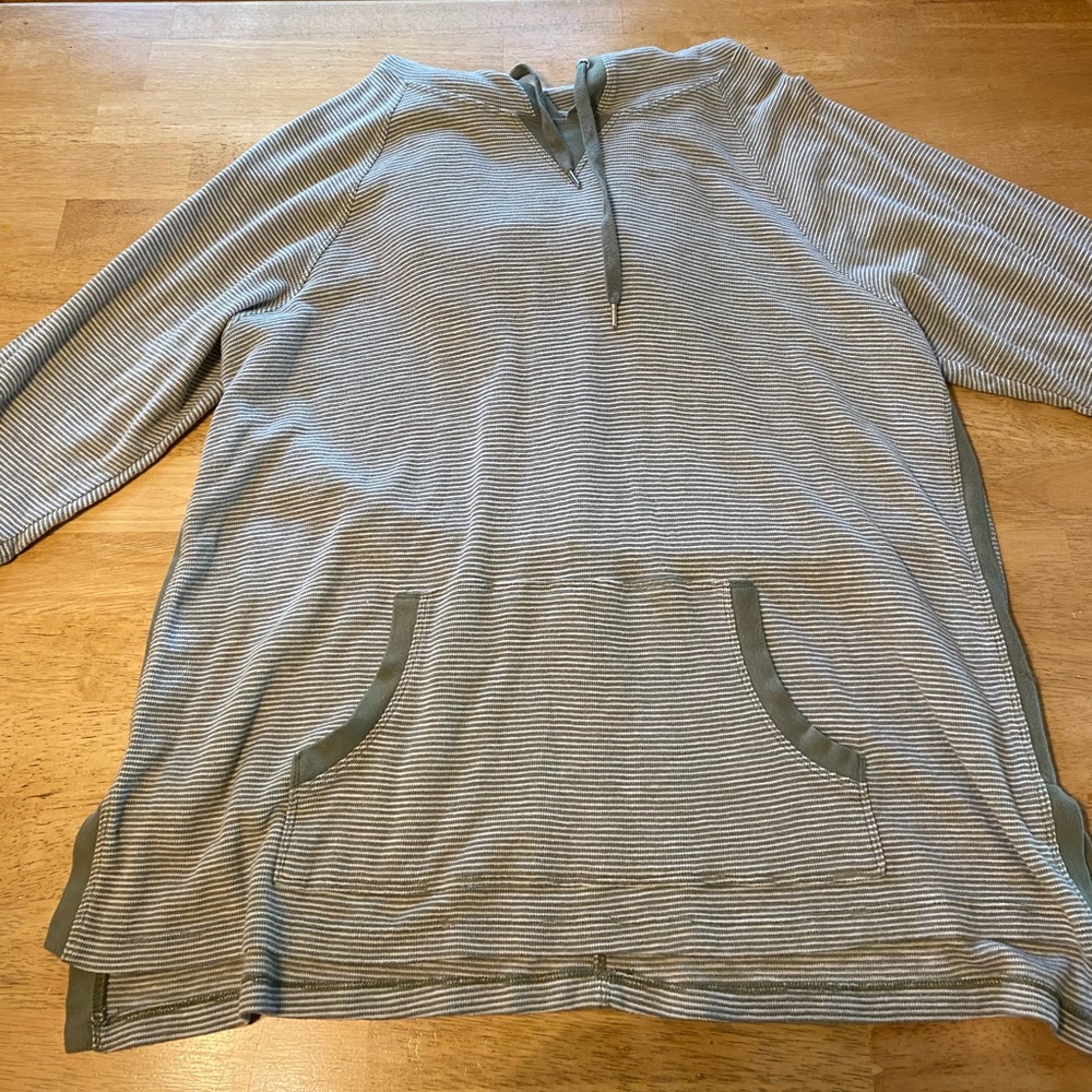Green lightweight sweatshirt